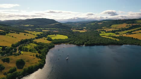 Luftaufnahme-Von-Kilmore-Und-Drumnadrochit-Neben-Loch-Ness-Im-Schottischen-Hochland
