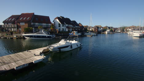 Shot-of-houses-and-boats-at-Hythe-Marina-village-with-boat-pontoon-in-foreground