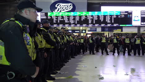 Metropolitan-and-British-Transport-Police-officers-in-cordon-lines-move-forwards-to-clear-a-pro-Palestine-sit-down-protest-in-Waterloo-train-station