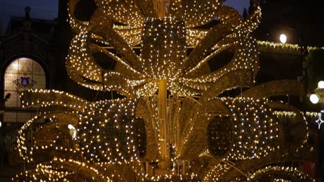 Hochklappbares-Video-Eines-Weihnachtsbaums-Auf-Dem-Hauptplatz-Der-Stadt-Puebla