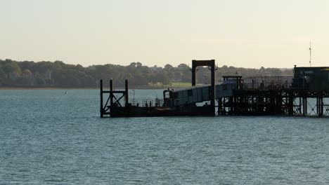 Hythe-ferry-dock-moving-with-the-waves