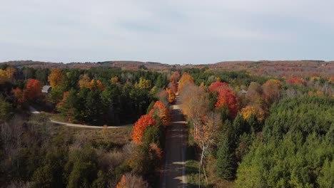 Autumn-landscape-in-rural-Caledon,-Canada