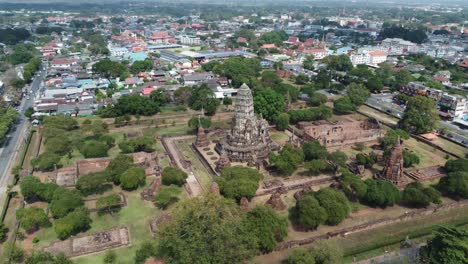Einer-Der-Tempel-In-Der-Antiken-Stadt-Ayutthaya-In-Thailand