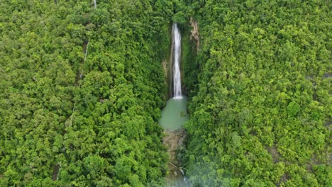 Die-Atemberaubenden-Mantayupan-Wasserfälle-Auf-Den-Philippinen