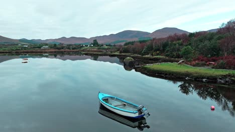 Sneem-Ring-Of-Kerry-wild-Atlantic-way-boat-on-still-waters-with-view-of-the-autumn-mountains