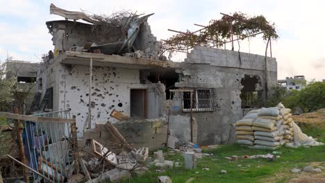 La-Vista-En-La-Franja-De-Gaza-Muestra-Edificios-Y-Casas-Completamente-Destruidas-Por-Los-Ataques-Con-Misiles-Israelíes.
