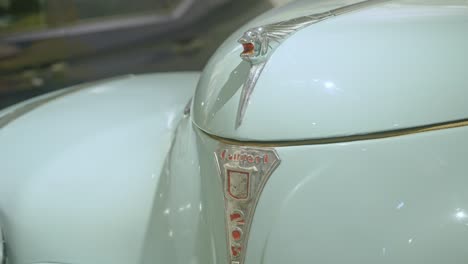 Peugeot-203-Klassischer-Oldtimer-Im-Museum