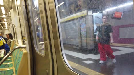 Sliding-Automatic-Doors-inside-Subway-Underground,-Buenos-Aires-Argentina-People