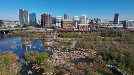 Richmond-skyline-and-James-River-during-autumn