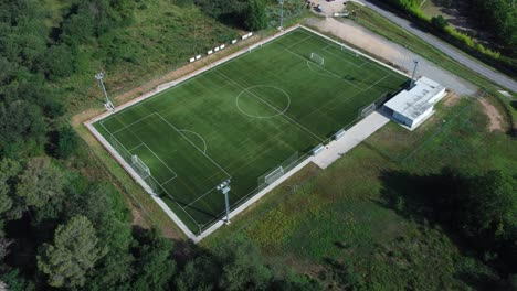 Campo-De-Fútbol-Al-Borde-De-La-Carretera-En-Gualba.