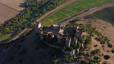 Luftaufnahme-Der-Burg-Almodovar-Del-Rio