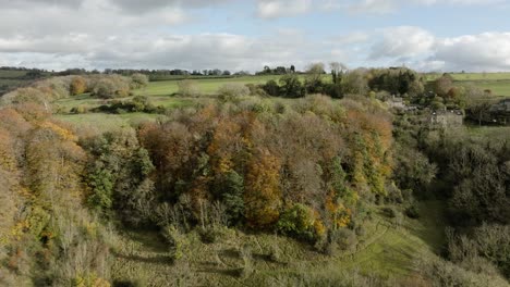 Cotswolds-Otoño-Colina-Campo-Stroud-Rural-Inglaterra-Paisaje-Aéreo-árboles