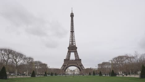 Eiffel-Tower-from-the-Empty-Parc-Du-Champs-De-Mars,-Paris-France-on-a-Cloudy-Winter-Day