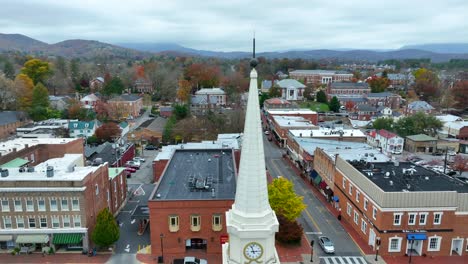 Church-steeple-in-downtown-Lexington,-Virginia-during-autumn