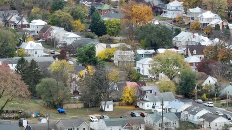 Häuser-In-New-England-Town-Im-Herbst