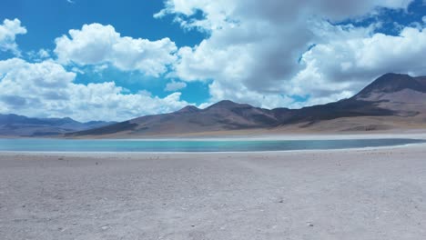 Laguna-Miniques-Cerca-De-San-Pedro-De-Atacama,-Chile,-Sudamérica