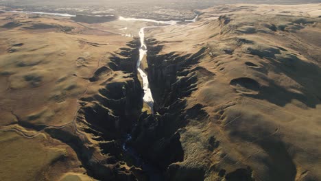 Vast-canyon-landscape-in-Iceland-deep-winding-rocky-gorge,-volcanic-nature