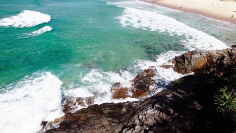 Pullback-Over-Rocky-Cliffs-With-Crashing-Waves-In-Noosa-National-Park,-QLD-Australia