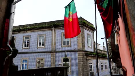 Portugiesische-Flagge-An-Einem-Regnerischen-Tag