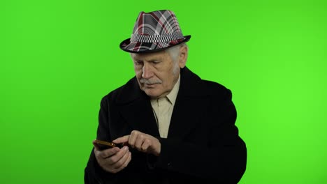 Elderly-stylish-caucasian-grandfather-man-using-smartphone-for-online-shopping