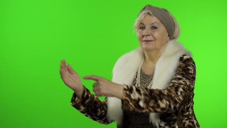 Elderly-stylish-grandmother.-Caucasian-woman-pointing-at-something-with-hand