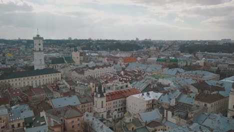 Ciudad-Aérea-Lviv,-Ucrania.-Ciudad-Europea.-Zonas-Populares-De-La-Ciudad.-Tejados