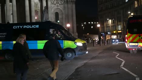 Polizei-Der-Stadt-London-Vor-Der-St.-Paul&#39;s-Cathedral,-London,-Vereinigtes-Königreich