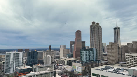 Aerial-revealing-of-Atlanta-Georgia-skyline-buildings,-USA
