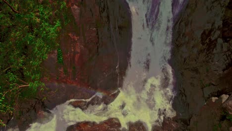 Ein-Wasserfall-An-Einem-Geheimnisvollen-Ort-In-Costa-Rica