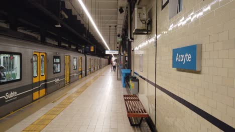 Estación-De-Metro-Acoyte-Vintage,-Tren-De-La-Ciudad-De-Buenos-Aires-Arquitectura-Del-Metro-Argentina