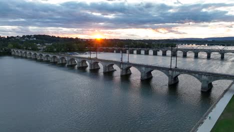 Susquehanna-River-Und-Brücken-Bei-Sonnenuntergang