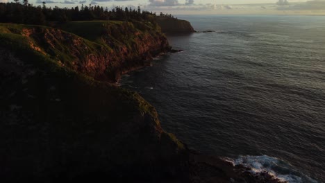 Sunsetting-over-the-North-West-coast-of-Norfolk-Island,-Australia