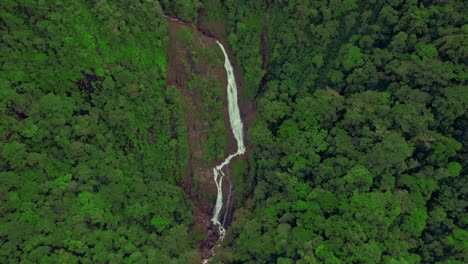 Luftaufnahme-Der-Bijagua-Wasserfälle-In-Costa-Rica,-Mittelamerika