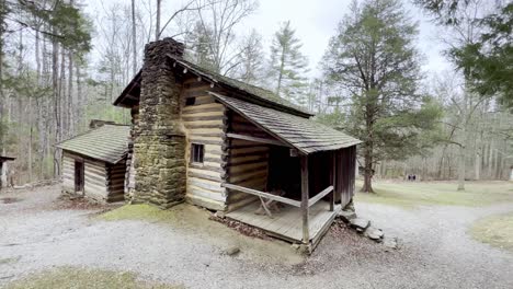 Pfanne-Einer-Alten-Berghütte-In-Cades-Cove,-Tennessee