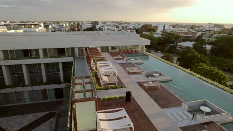 Luxury-empty-hotel-rooftop-bar-and-infinity-pool,-Riviera-Maya,-Cancun-Mexico