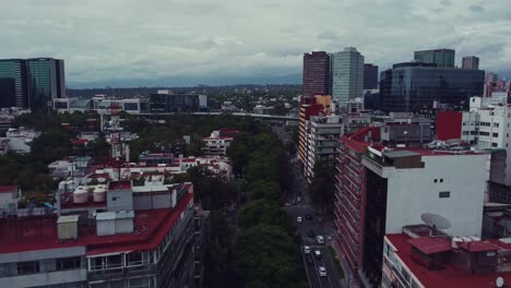 Polanco-Gebiet,-Aufgenommen-Von-Einer-Drohne-In-Der-Nähe-Von-Periferico-Adolfo-Lopez-Mateos-An-Einem-Bewölkten-Tag-In-Mexiko-Stadt