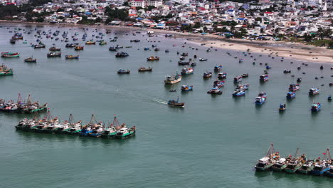 Überfischung-Und-Klimawandel-Bedrohen-Die-Globale-Nahrungskette-Und-Die-Lokalen-Lebensgrundlagen-Der-Vietnamesischen-Aquakultur