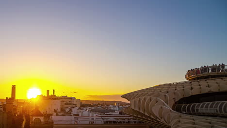 Zeitraffer-Bei-Sonnenuntergang-Vom-Aussichtspunkt-Setas-De-Seville-Auf-Dem-Dachgehweg
