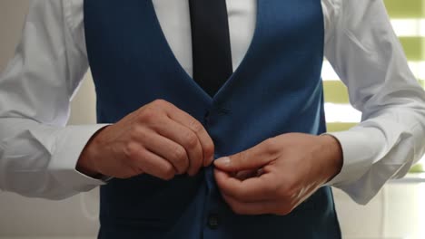 groom's-preparing-himself-for-wedding