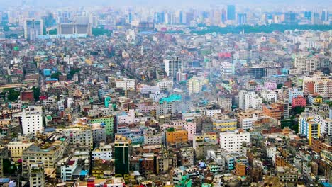 Luftaufnahme-Einer-Dichten-Stadtlandschaft,-Die-Die-Geschäftige-Metropole-Dhaka,-Bangladesch,-Zeigt
