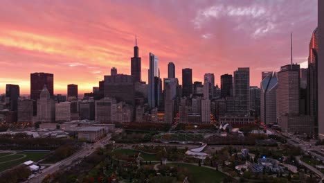 Skyline-Von-Chicago-Bei-Sonnenuntergang,-Luftaufnahme-Mit-Buntem-Himmel