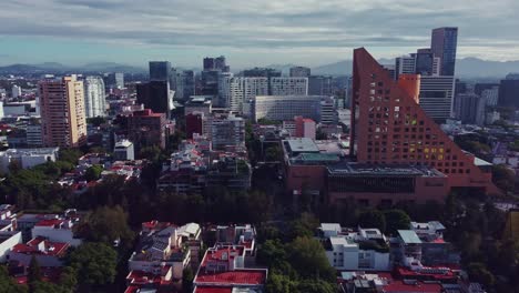 Dolly-panoramic-of-Polanco-neighborhood-on-a-beautiful-morning-in-Mexico-City