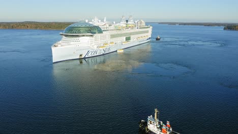El-Crucero-Más-Grande-Del-Mundo,-Icono-De-Los-Mares,-Durante-Las-Segundas-Pruebas-En-El-Mar-En-El-Archipiélago-Finlandés.