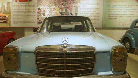 Mercedes-Benz-classic-vintage-car-on-display-at-the-museum,-Old-Mercedes-Benz-car