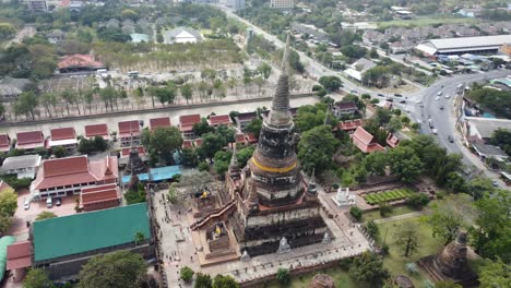 Los-Templos-De-La-Antigua-Ciudad-De-Ayutthaya-En-Tailandia-Son-Un-Espectáculo-Especial.