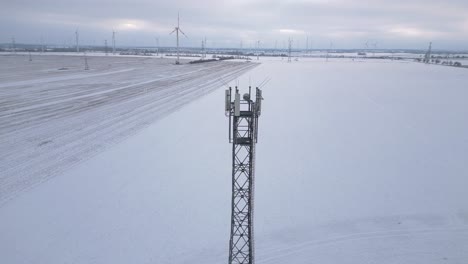 Windrad-Mobilfunkmast-Mobiles-5g-Mastübertragungstelefon,-Winterschnee