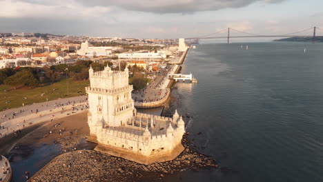 Turm-Von-Belem-In-Lissabon,-Portugal_Drohnenansicht