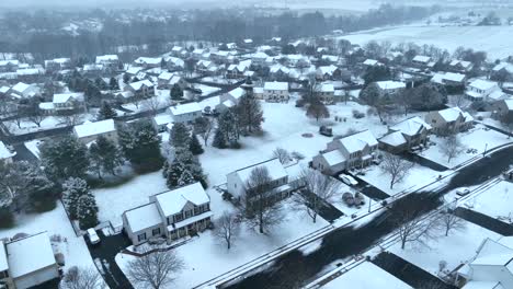 Snow-storm-in-American-neighborhood