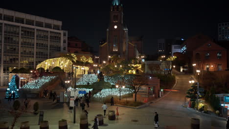 Vista-Nocturna-De-La-Catedral-De-Myeongdong-En-Seúl,-República-De-Corea---En-Tiempo-Real
