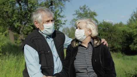 Senior-couple-in-medical-masks-during-COVID-19-coronavirus-quarantine-in-park